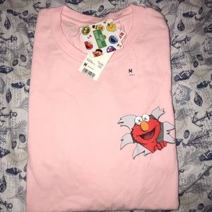 Kaws x Uniqlo x Sesame Street Elmo shirt rare!